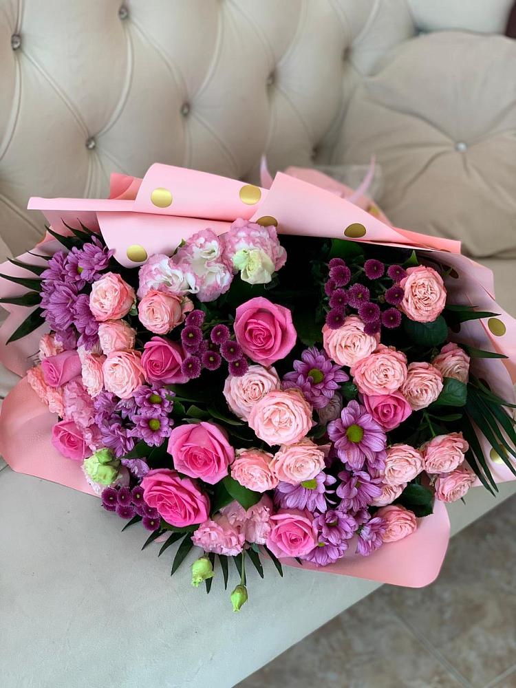 Букет цветов из: Хризантемы, Розы и Лизиантусы в Рыбное 