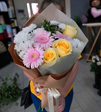 Букет цветов из:  Герберы, Розы и Хризантемы в Рыбное 
