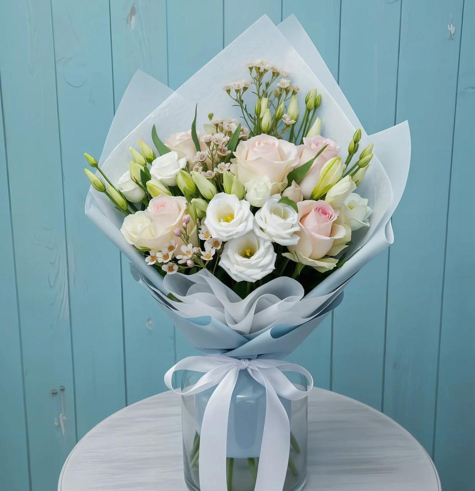 Букет цветов из: Розы и Лизиантусы в Рыбное 