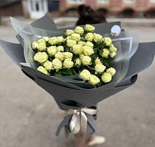 Букет Белые кустовые розы Солинеро в Рыбное 