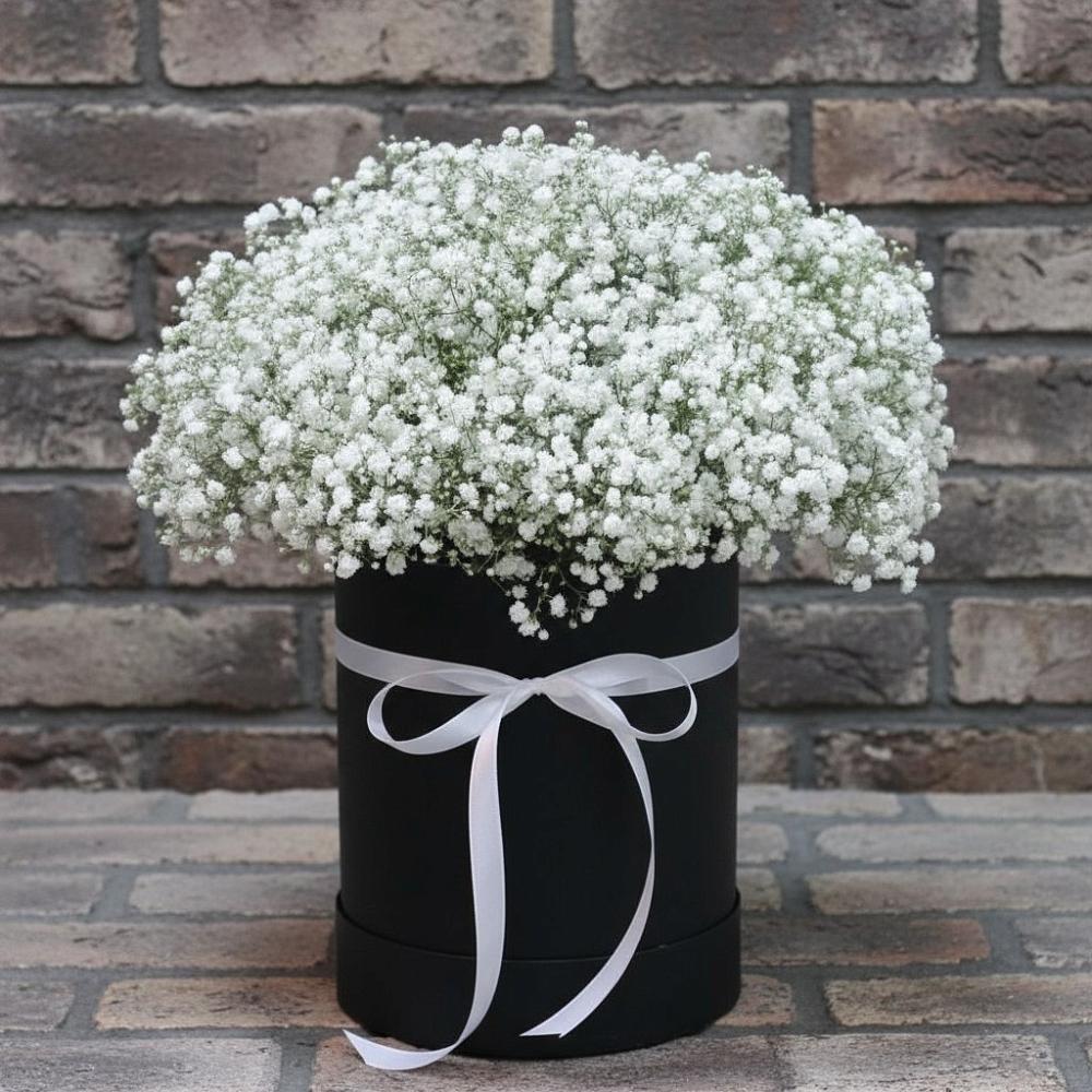 Цветочная композиция из Гипсофила в шляпной коробке в Рыбное 