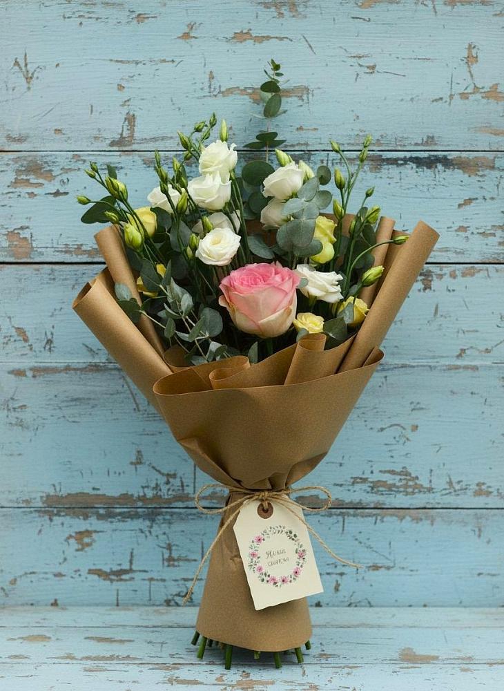 Букет цветов из: Розы и Лизиантусы в Рыбное 