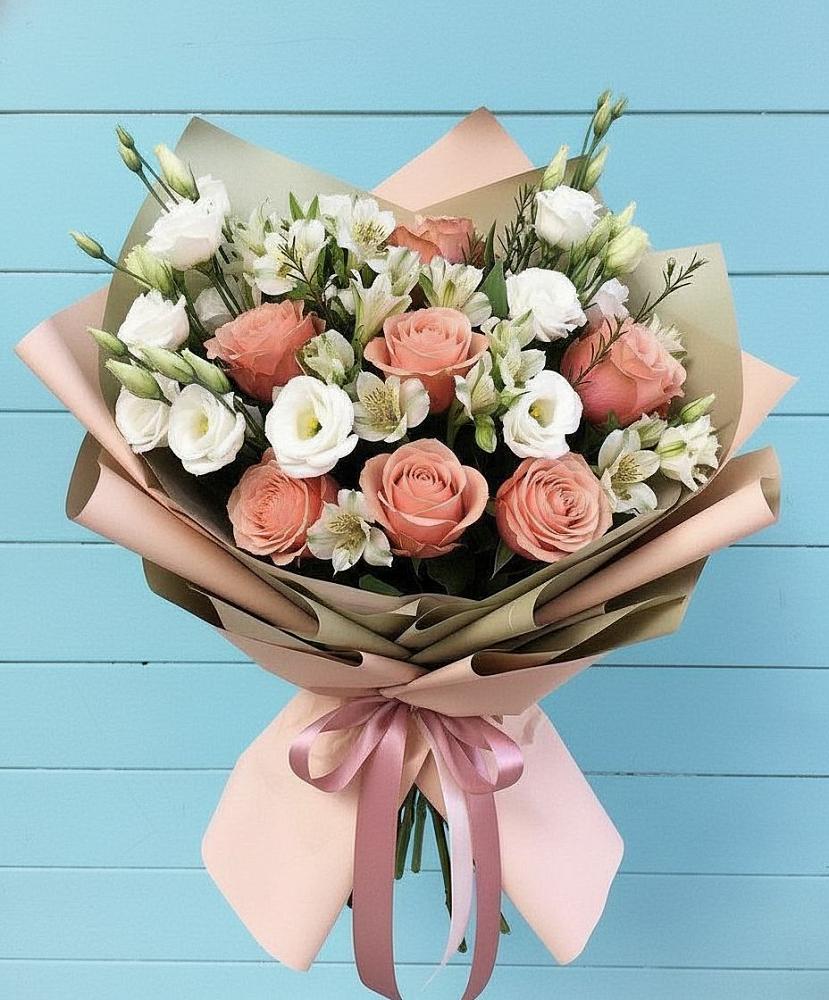 Букет цветов из: Розы, Альстромерии и Лизиантусы в Рыбное 