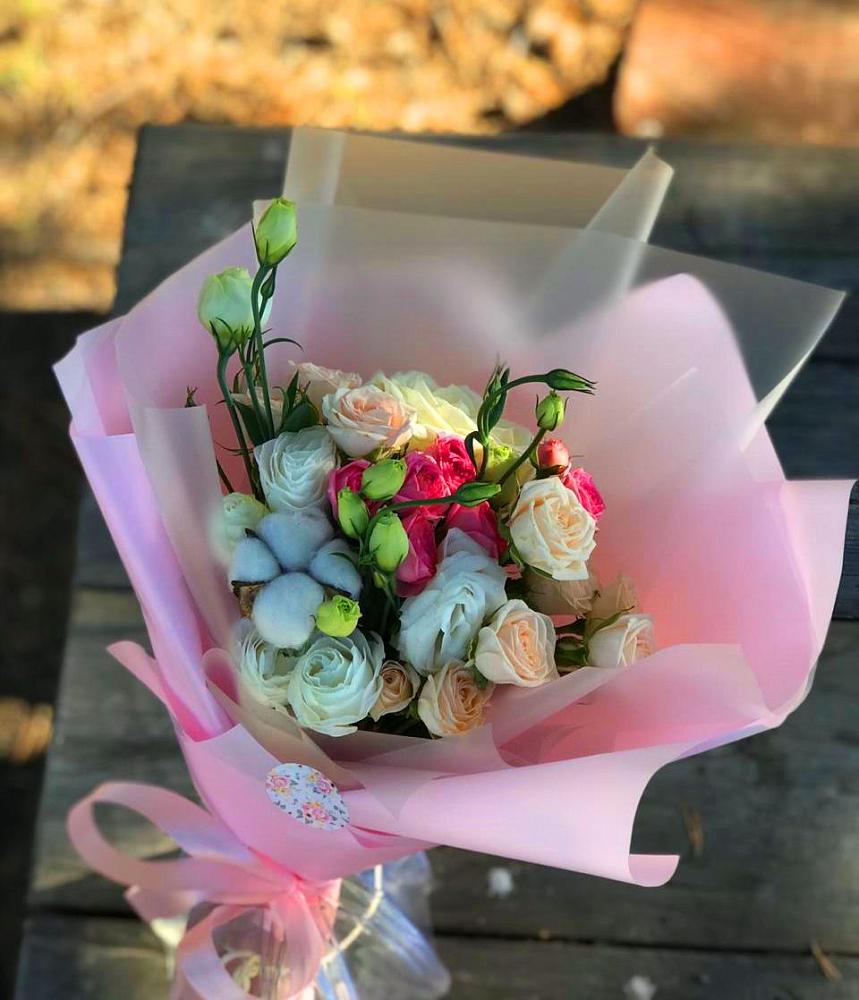 Букет цветов из: Розы и Лизиантусы в Рыбное 