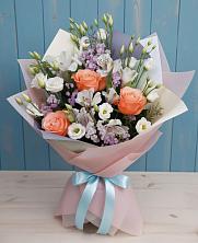 Букет цветов из:  Лизиантусы, Розы, Альстромерии и Гипсофила в Рыбное 