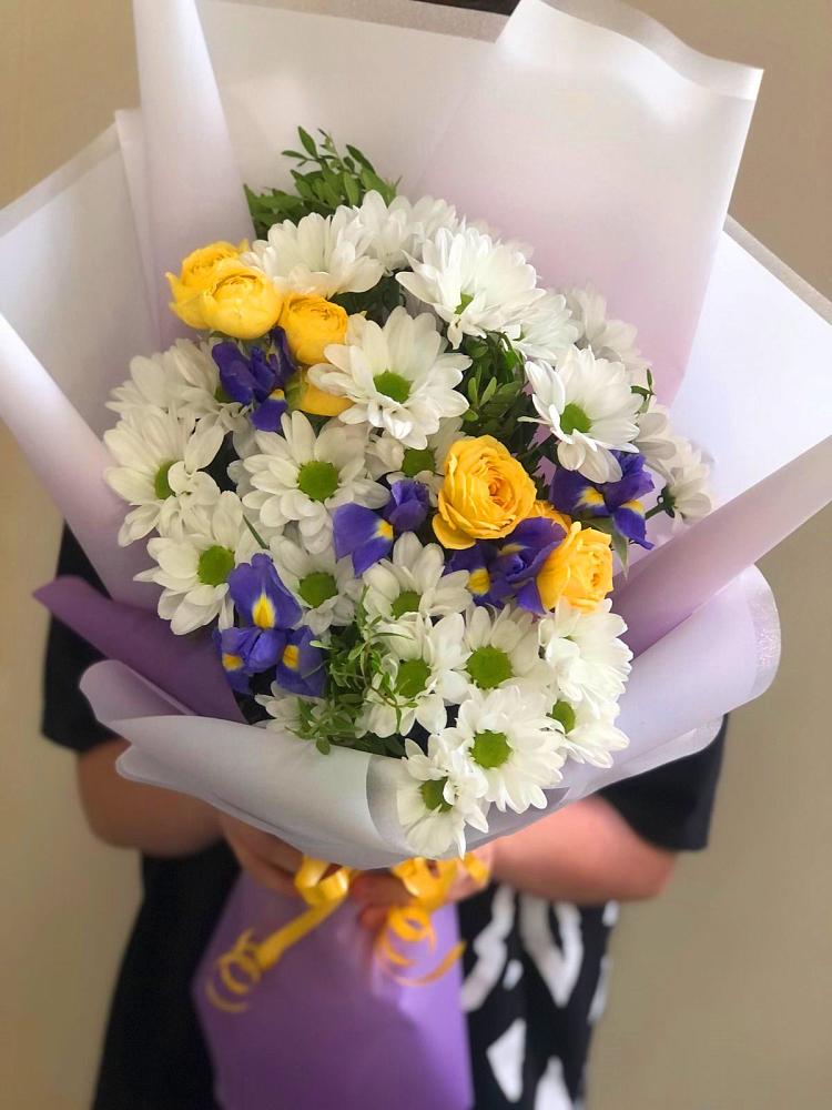 Букет цветов из: Ирисы, Хризантемы и Розы в Рыбное 