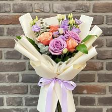 Букет цветов из:  Лизиантусы и Розы в Рыбное 