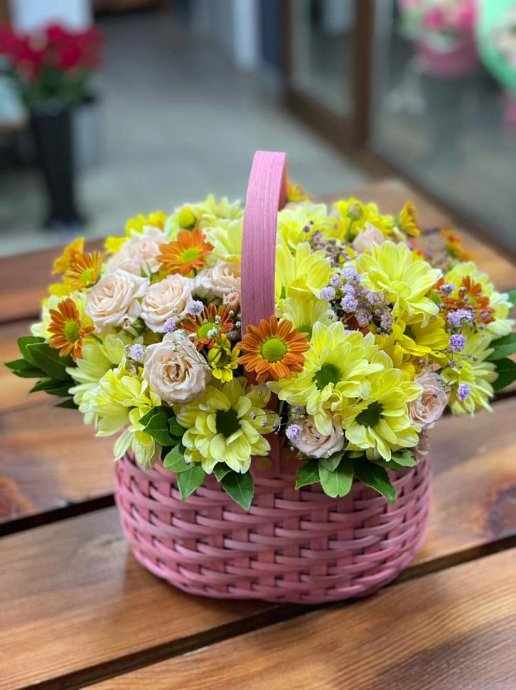 Цветочная композиция из Хризантемы и Розы в корзине в Рыбное 