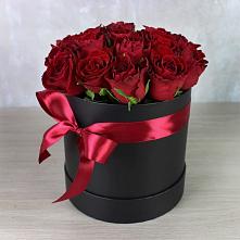 Цветочная композиция из Розы в шляпной коробке в Рыбное 