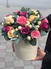 Цветочная композиция из Розы в шляпной коробке в Рыбное 